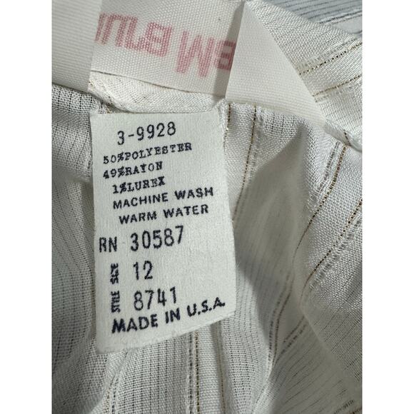 LAURA MAE Vintage White Blouse With Ascot Bow and Subtle Metalic Threads Size 12 - Picture 6 of 12